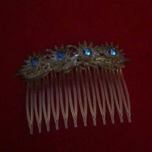 Silver and light blue stones VNT